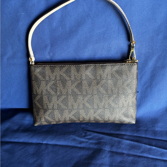 Michael Kors Zip Around Mini Wristlet Clutch Brown Gold Logo Signature MK NWT - Picture 4 of 5